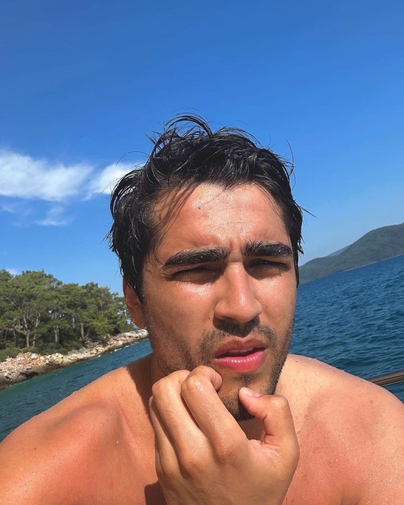 Mert Ramazan Demir'den tatil pozları!