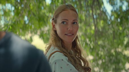 Meryem Uzerli “RU” dizisiyle 24 Mayıs’ta GAİN’de!
