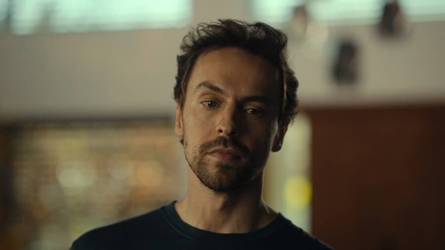 Metin Akdülger Dünyayla Benim Aramda'da!