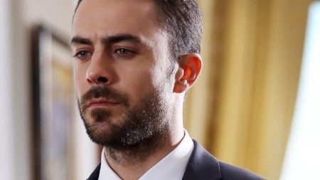 Muhteşem İkili'de rol alan Eren Hacısalihoğlu şimdi de Yoksul Akraba'nın kadrosunda!