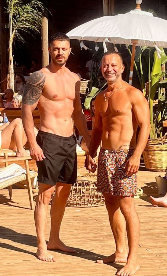Murat Boz ve Rıza Kocaoğlu kaslarını yarıştırdı