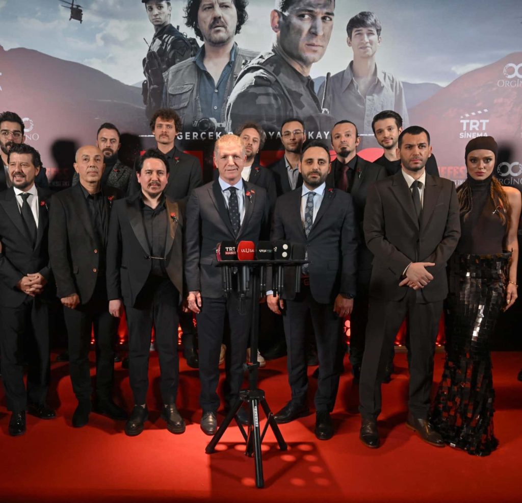 “Nefes - Yer Eksi İki”nin galası gerçekleşti! Galada ünlü akını yaşandı!