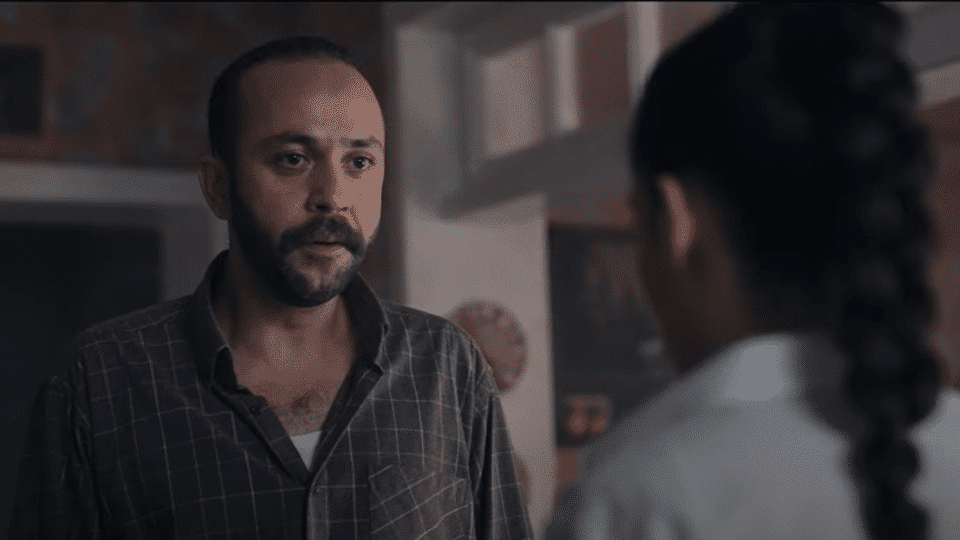 Netflix Beni Çok Sev Oyuncuları ve Konusu