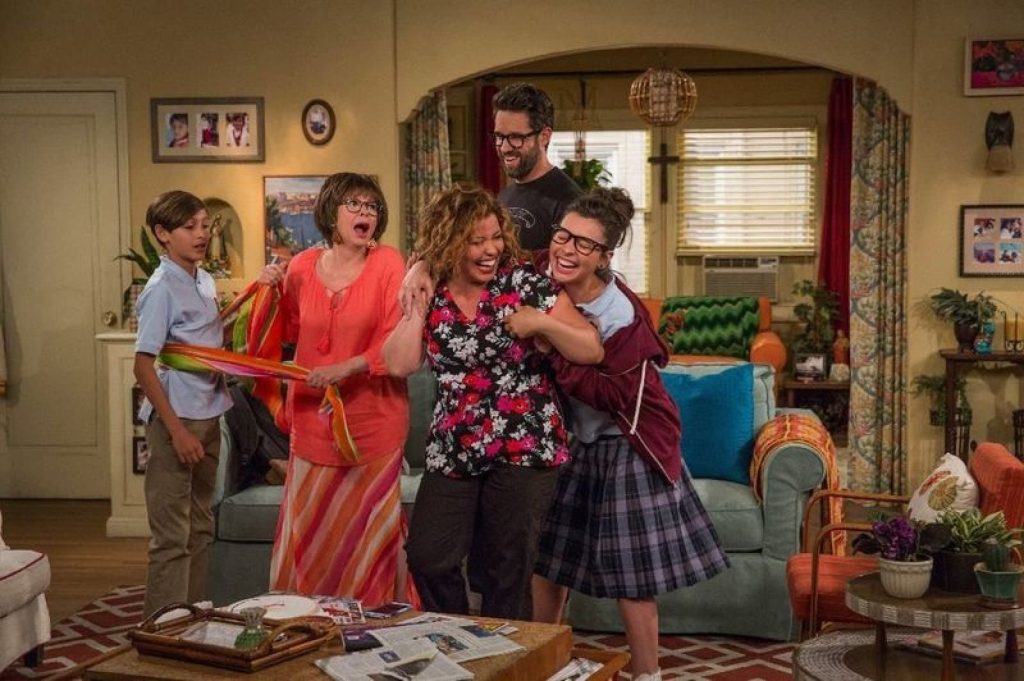 Netflix'in iptal ettiği One Day at a Time dizisi 4. sezon onayını alarak dirildi!