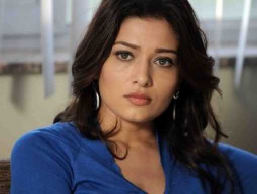 Nurgül Yeşilçay: Yollu mu olalım ne yapalım?