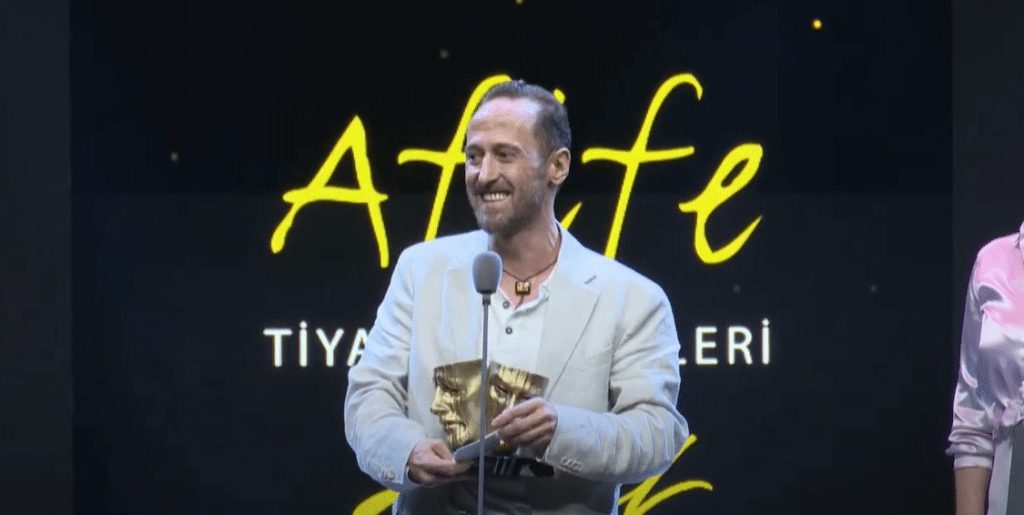 Oğuz Utku Güneş yılın en başarılı yönetmeni seçildi Oğuz Utku Güneş yılın en başarılı yönetmeni seçildi