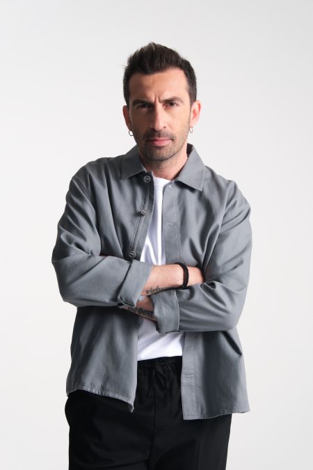 On parmağında on marifet: Erdem Yener'den yeni şarkı!