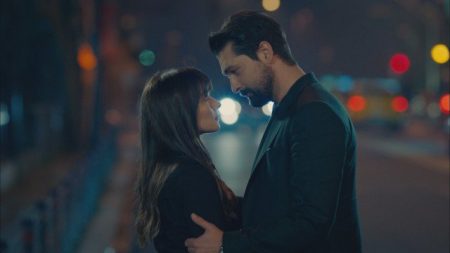 Onur Tuna ile Sevda Erginci Yasak Elma'dan ayrılıyor!