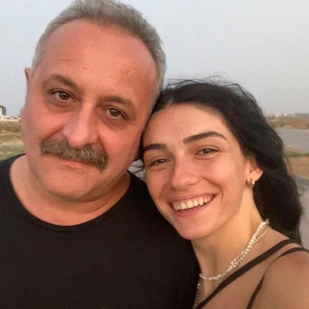 Onur Ünlü ve Hazar Ergüçlü aynı evde yaşıyor!