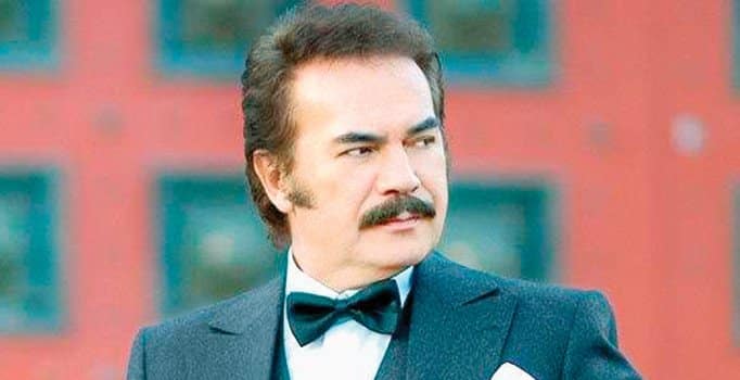 Orhan Gencebay hastaneye kaldırıldı! Onur Akay paylaştı!
