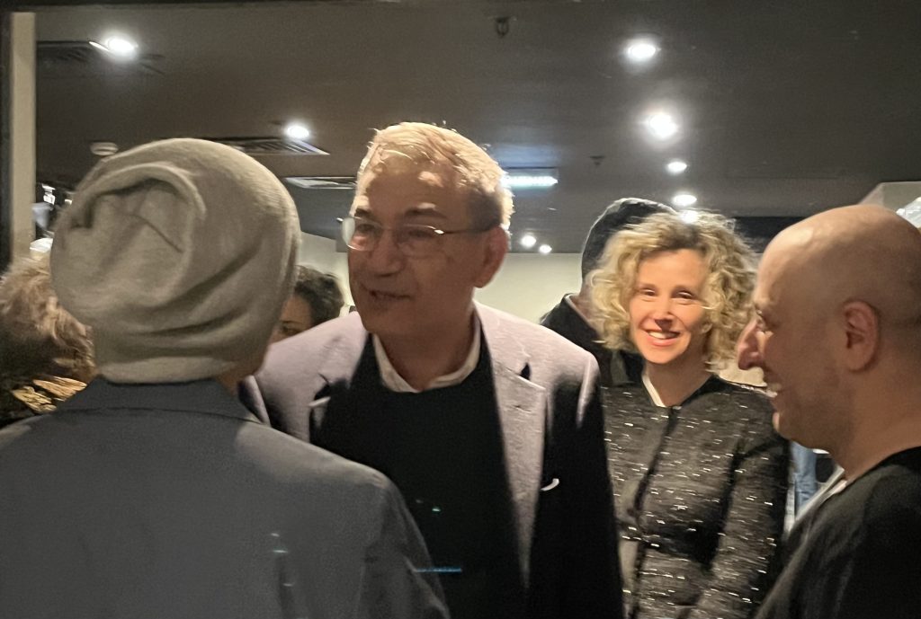 Orhan Pamuk'tan "Saatleri Ayarlama Enstitüsü" oyununa övgü!