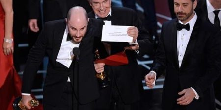 Oscar 2017'de en iyi film ödülü yanlış anons edildi