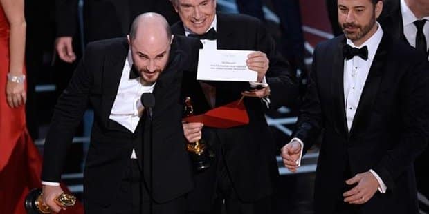Oscar 2017'de en iyi film ödülü yanlış anons edildi