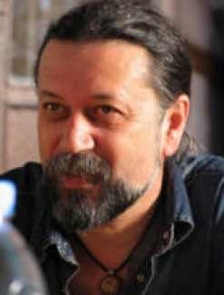 Öyle bir geçer zaman ki gerçekmiş