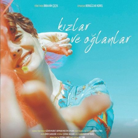 Oyuncu Bergüzar Korel tek kişilik tiyatro oyununu ilk kez sergiledi!