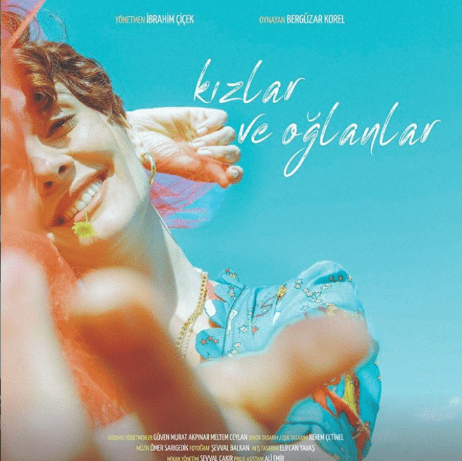 Oyuncu Bergüzar Korel tek kişilik tiyatro oyununu ilk kez sergiledi!