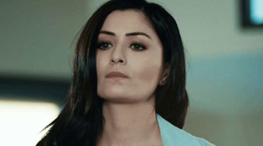Oyuncu Deniz Çakır’ın Ceren Damar ile ilgili paylaşımı tepki çekti! Oyuncu Deniz Çakır'ın Ceren Damar ile ilgili paylaşımı tepki çekti!