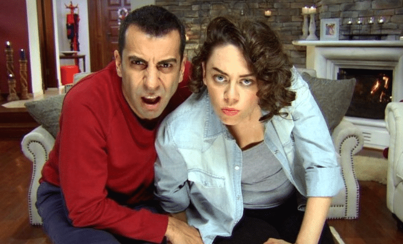Oyuncu Emre Karayel'den Avlu'nun Deniz'i Demet Evgar'a övgü dolu sözler!
