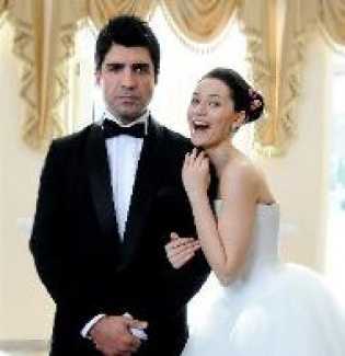 Özcan Deniz ayrıldığı eski sevgilisi Fahriye Evcen'e ders verdi