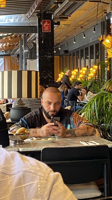 ÖZEL HABER | Garsonlar Berkay Şahin'in etrafında pervane oldu!