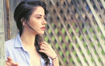 Özge Gürel yeni dizisi ile ekranlarda olacak!