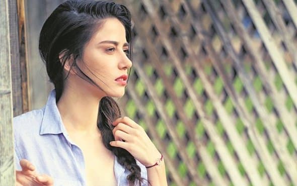 Özge Gürel yeni dizisi ile ekranlarda olacak!
