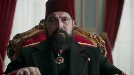 Payitaht İzzet Holo Paşa kimdir? Gerçek tarihte nasıl öldü?