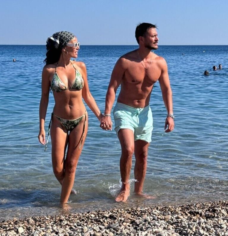 Pelin Akil ile Anıl Altan'dan tatil kareleri!
