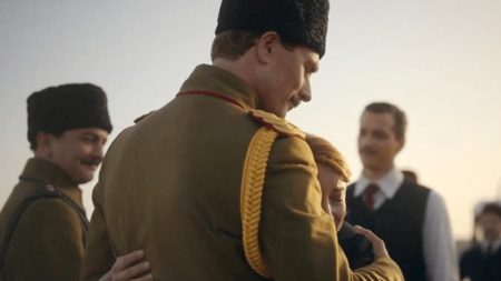 Pera Palas’ta Gece Yarısı Dizisinde Atatürk’ü Kim Canlandırıyor? Pera Palas'ta Gece Yarısı Dizisinde Atatürk’ü Kim Canlandırıyor?