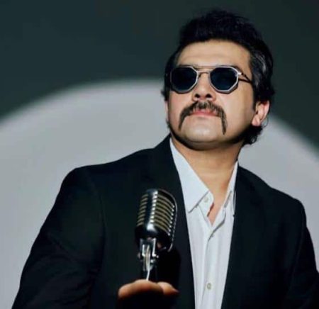Popstar 'Bayhan' evinin kapılarını açtı!