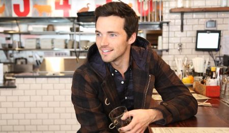 Pretty Little Liars'ın yıldızı Ian Harding yeni dizisini buldu!