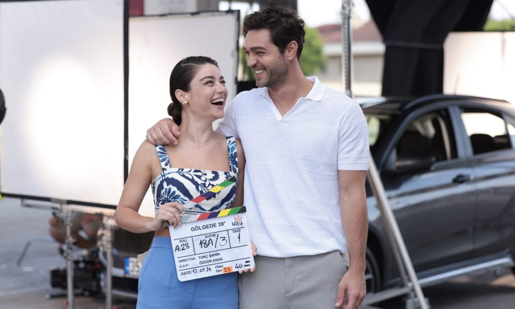 Prime Video'nun Ayça Ayşin Turan ve Furkan Andıç’lı “Gölgede 39 Derece” filminin çekimleri başladı!