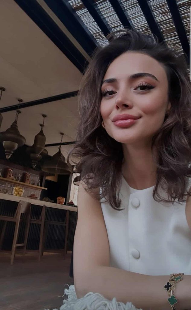 Rabia Soytürk'ten el ele paylaşım!