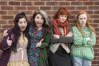 'Raised by Wolves' diziye dönüşüyor!