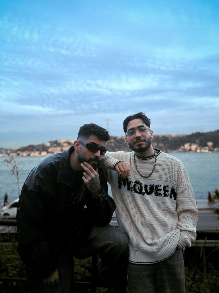 Revart ve Lukhan’dan yeni şarkı müjdesi! Revart ve Lukhan’dan yeni şarkı müjdesi!