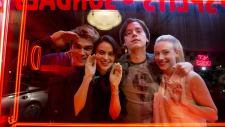 Riverdale 2. sezon onayını aldı!
