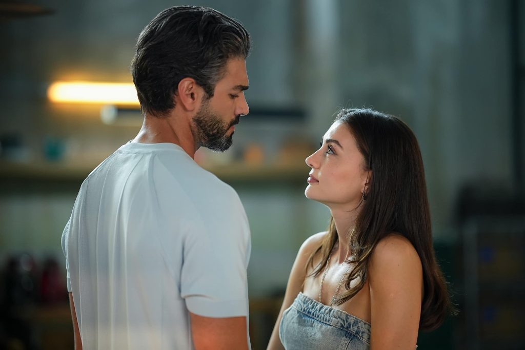 Ruhun Duymaz 6. Bölümde Ece ve Onur öpüştü! Sevilen dizi yeni bölümüyle 9 Eylül Cumartesi FOX'ta!