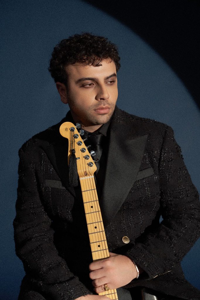 Salman Tin köklerine döndü