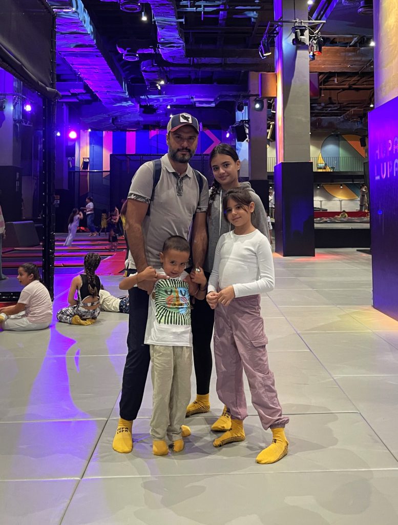 Şarkıcı Alişan'dan aile saadeti!