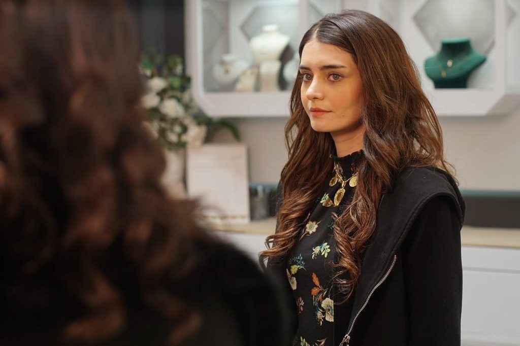 Sefirin Kızı Menekşe öldü mü? Tülin Yazkan diziden ayrılıyor mu?