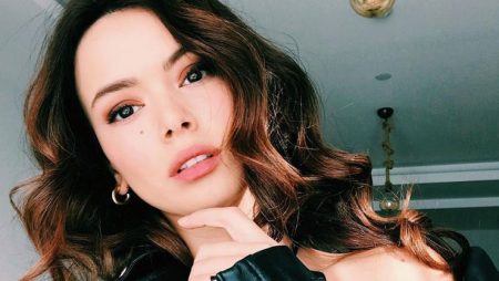 Seray Kaya'dan takipçisine yanıt: "Sen kimsin?"