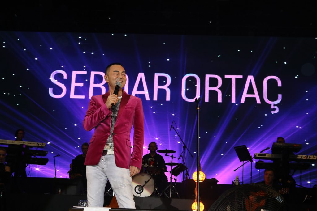 Serdar Ortaç'la pop rüzgarına devam!