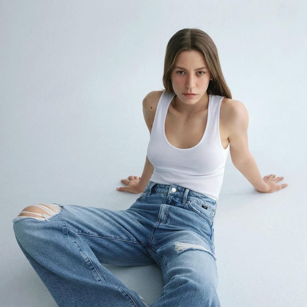 Serenay Sarıkaya dur durak bilmiyor! "Kimler Geldi Kimler Geçti" dizisi ne zaman yayınlanacak?