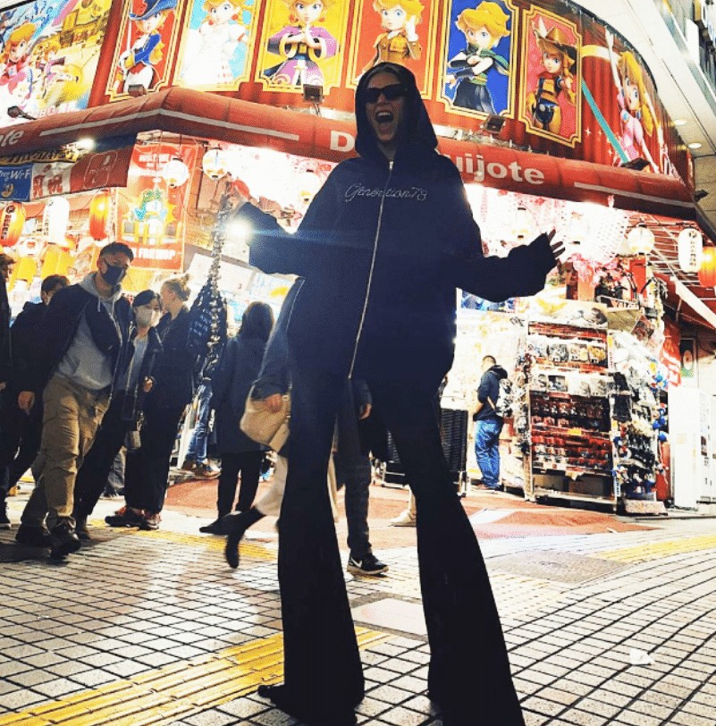 Serenay Sarıkaya rotasını Tokyo’ya çevirdi Serenay Sarıkaya rotasını Tokyo'ya çevirdi