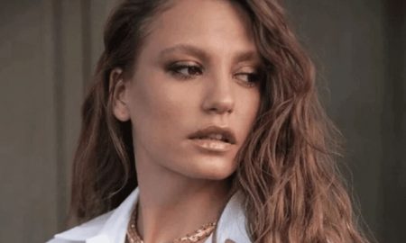 Serenay Sarıkaya sıfır makyajla poz verdi