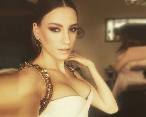 Serenay Sarıkaya silikonlarını yeniletti