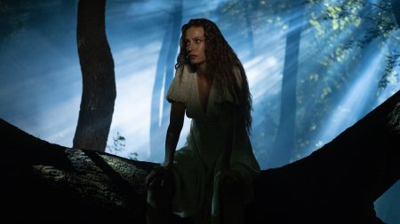 Serenay Sarıkaya ve Burak Deniz’li Şahmaran’ın 2. Sezonu şimdi Netflix'te yayında!