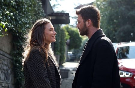 Serenay Sarıkaya ve Kıvanç Tatlıtuğ'lu Aile dizisinden uluslararası başarı!