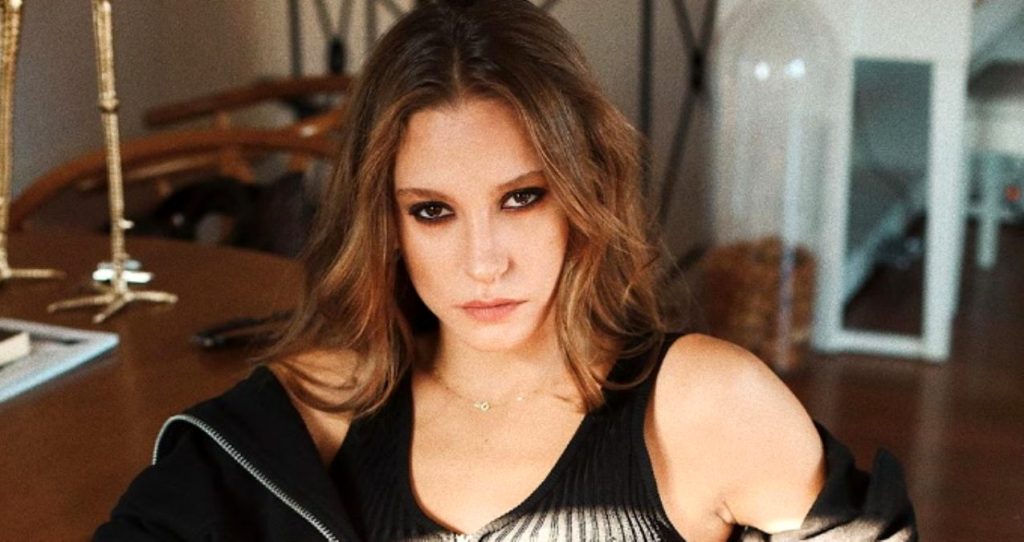 Serenay Sarıkaya Yasak Elma'ya mı katılıyor?