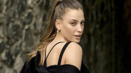 Serenay Sarıkaya’nın Yeni Projesi Belli Oldu